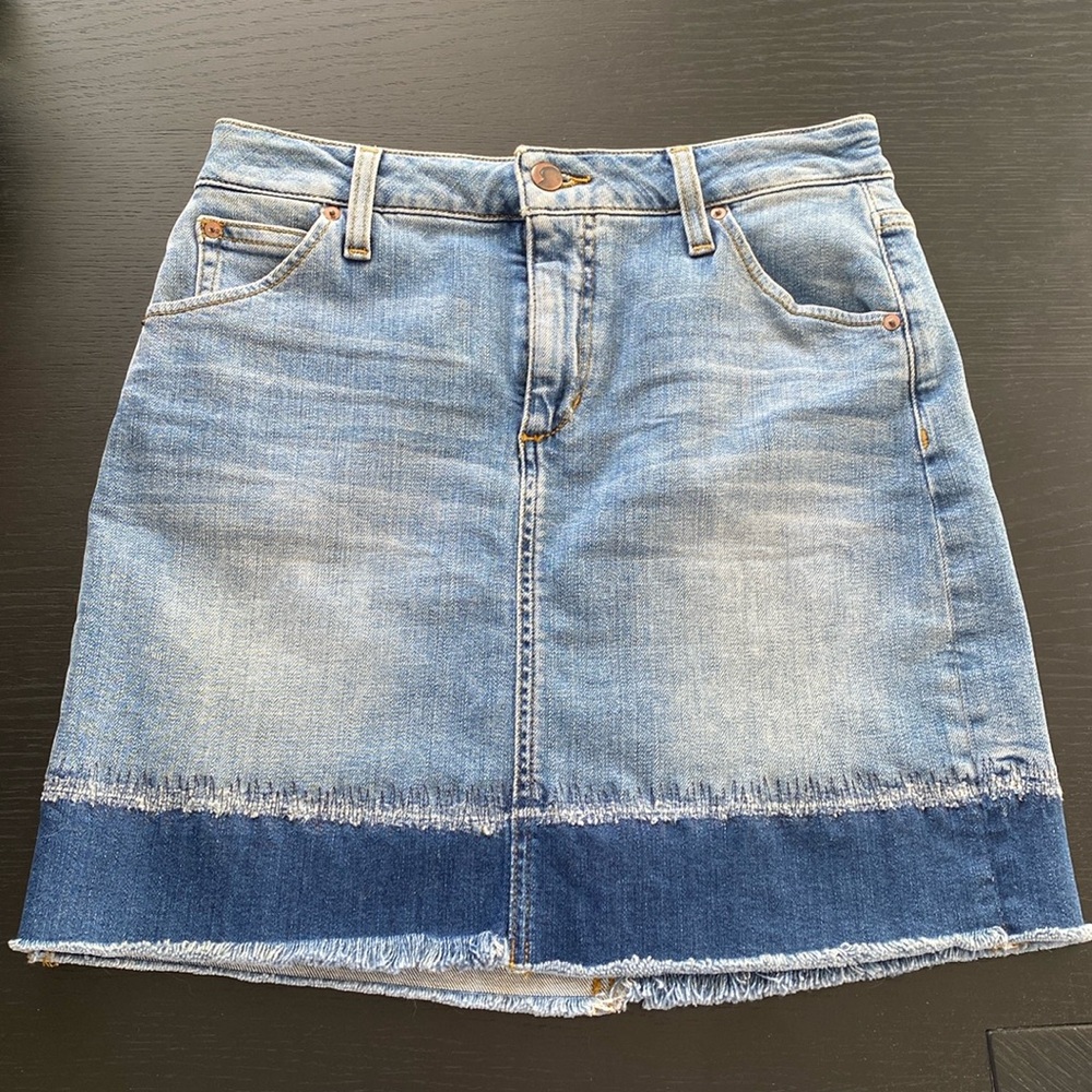 Joe’s Jeans high waisted fitted stretchy denim meni skirt